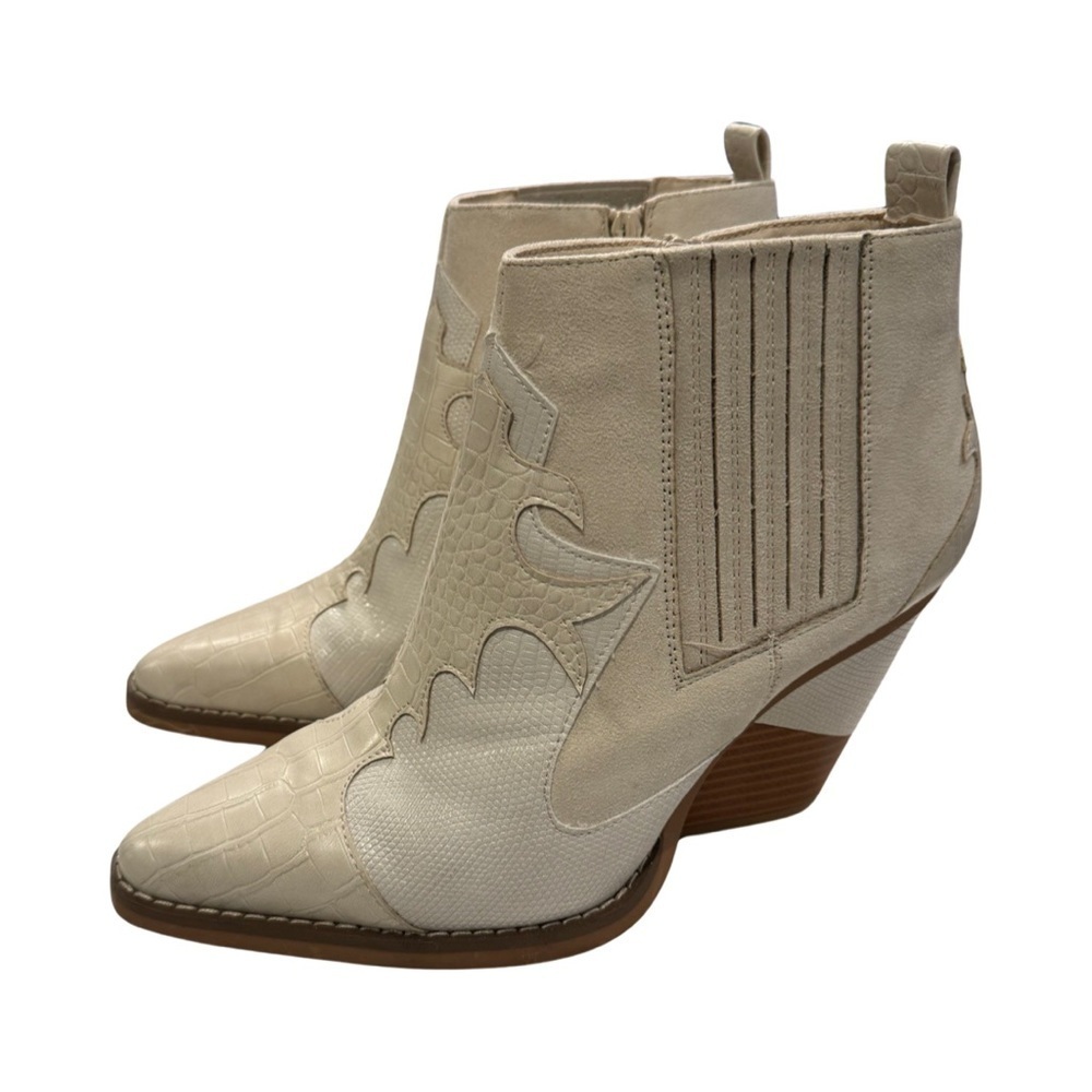 C. COMFORT EST. 1946 Ivory Cream Cowboy Bootie Size 9.5 EUC.